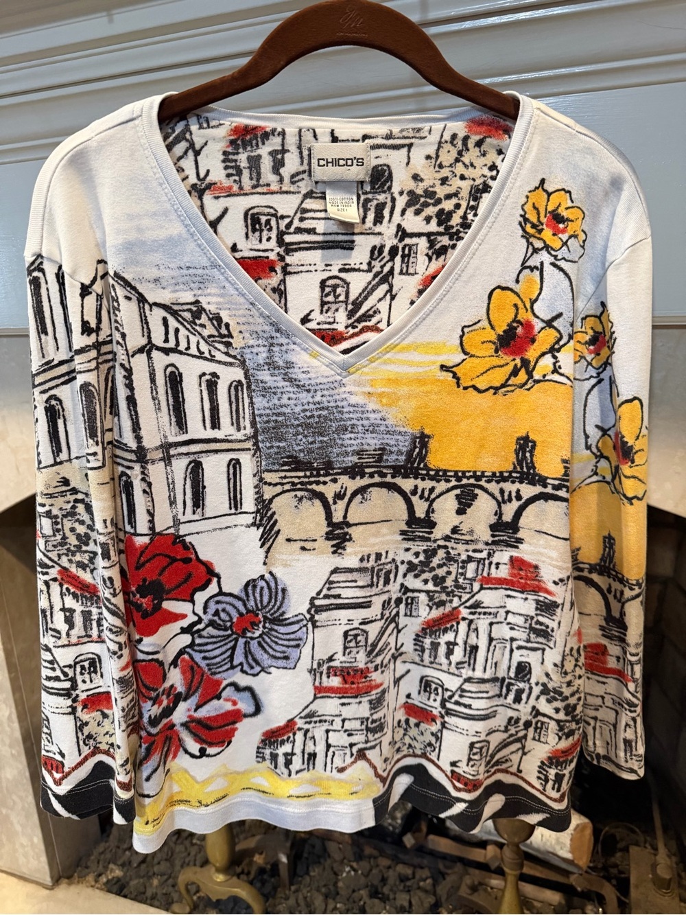 Chico's White V-Neck 3/4 Sleeve Top with Yellow & Red Floral Scenic Print size M